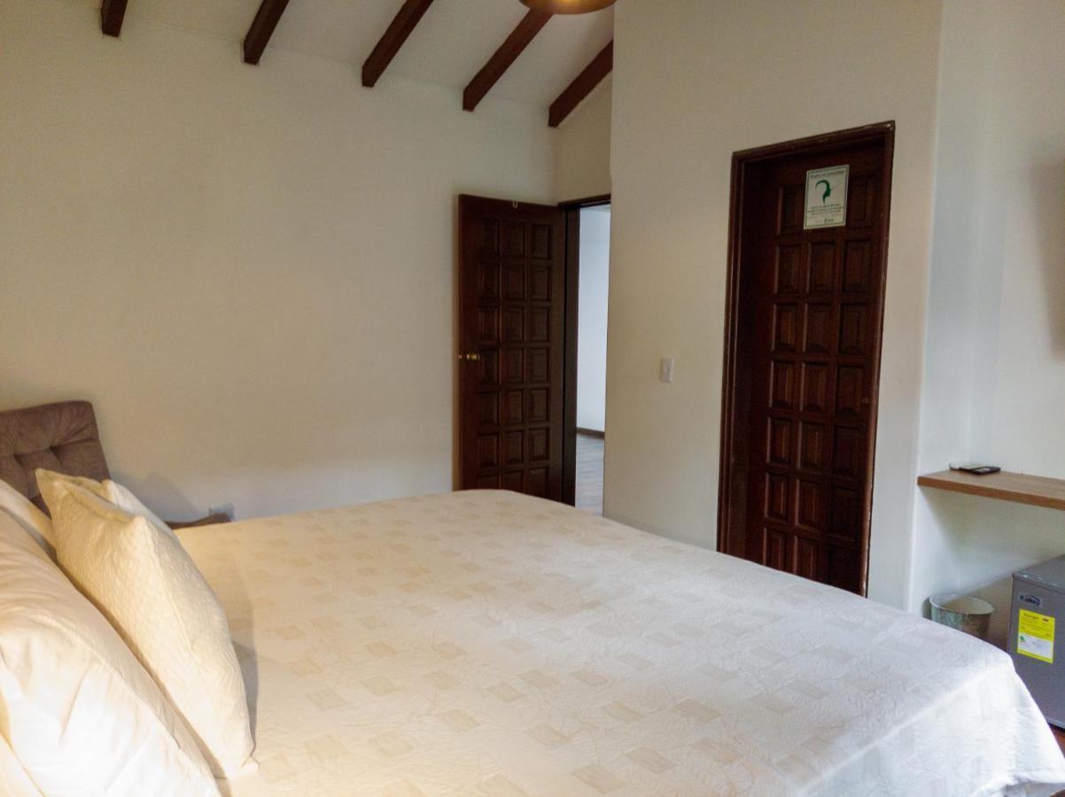 Hotel Boutique La Casa De Piedra Cali Exteriör bild