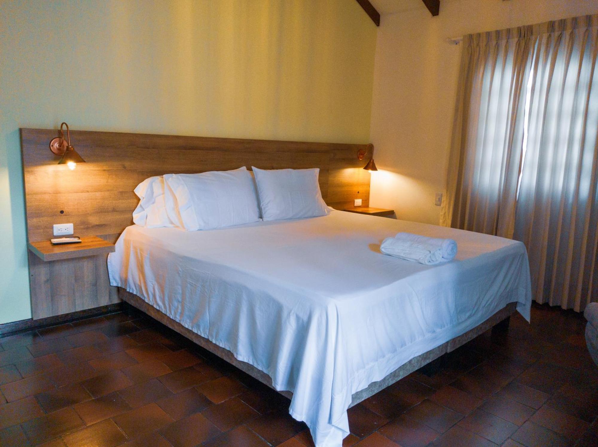 Hotel Boutique La Casa De Piedra Cali Exteriör bild